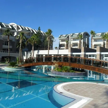 Spacious Luxury Living On Magnificent Gated Tropicana , Overlooks The Comm シダ