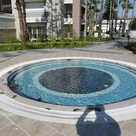 Spacious Luxury Living On Magnificent Gated Tropicana , Overlooks The Comm 시데