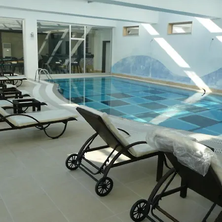 Spacious Luxury Living On Magnificent Gated Tropicana , Overlooks The Comm *