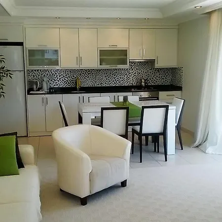 Spacious Luxury Living On Magnificent Gated Tropicana , Overlooks The Comm 아파트 *
