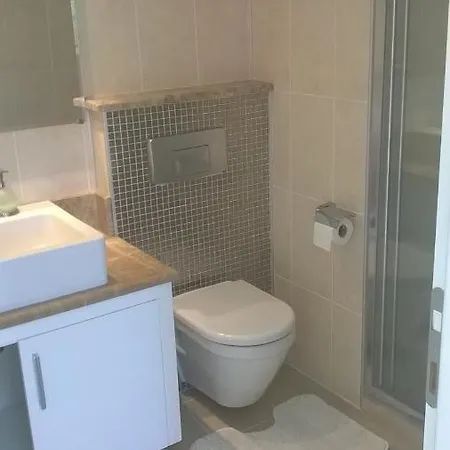 아파트 Spacious Luxury Living On Magnificent Gated Tropicana , Overlooks The Comm *